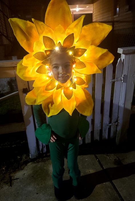 Diy Sunflower Headpiece, Wild Flower Costume, Homemade Flower Costume, Diy Flower Halloween Costume, Diy Daisy Costume, Sunflower Costume Diy Women, Sunflower Costume For Women, Sunflower Fairy Costume, Sun Costume For Kids