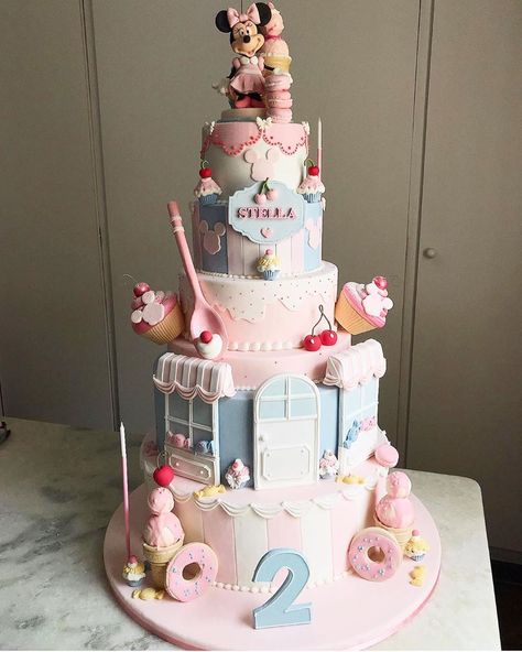 Minnie Mouse Castle Cake, Minnie Candyland, Disney Theme Cake, Disneyland Birthday Cake, Disneyland Theme Birthday Party, Disney Cake Ideas, Disneyland Cake, Baby Minnie Mouse Cake, Disney Birthday Cake