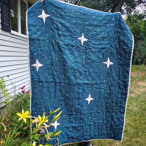 EDIT: SOLD!! THANK YOU!! Starlight Naturally dyed with many many dips in an indigo vat. Hand pieced stars, hand quilted. Backed with… | Instagram Blue Star Quilt, Dark Blue Quilt, Celestial Quilt Pattern, Diy Quilt Patterns, Handsewn Quilt, Solar System Quilt, Celestial Quilt, Cool Quilts, Night Sky Quilt