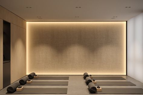 Home Yoga Studio Ideas Basement, Best Yoga Studio Design, Yoga Studio Interior Design Ideas, Yoga Flooring, Home Yoga Studio Ideas, Yoga Architecture, Yoga Studio Lighting, Yoga Interior Design, Modern Yoga Studio