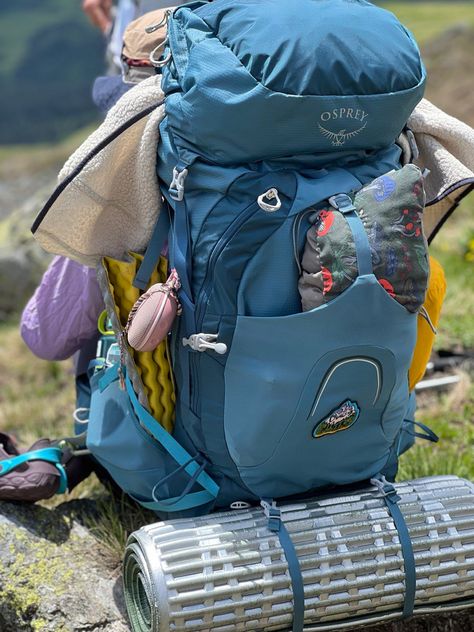 Hiking Camping Trip Essentials, Backpacking Bag, Trekking Outfit, Camping Inspiration, Osprey Packs, Backpacking Asia, Camping Aesthetic, Ultralight Backpacking, Adventure Aesthetic