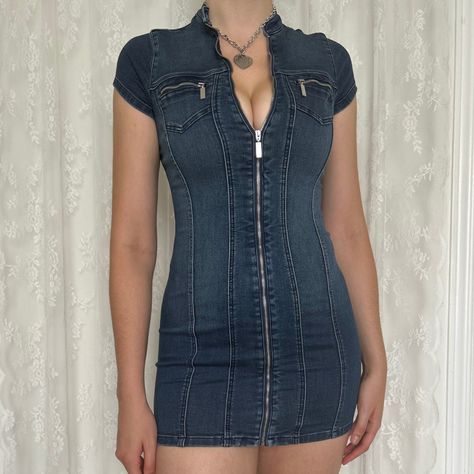 Guess Blue Denim Mini Dress With Silver Hardware #y2k #y2kfashion #2000s #2000sfashion #minidress #guess #denim #depop #summer #summer2023 Denim Dress Y2k, Mini Denim Dress, Y2k Mini Dress, Denim Dress Outfit, Mini Dress Hot, Classic Corvette, 2000s Clothes, Denim Mini Dress, Winx Club