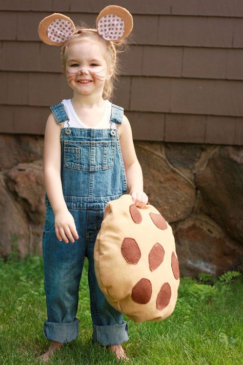 Kids Book Character Costumes, Book Characters Dress Up, Cookie Costume, Kid Halloween, Mouse A Cookie, Book Costumes, Book Character Costumes, Diy Costumes Women