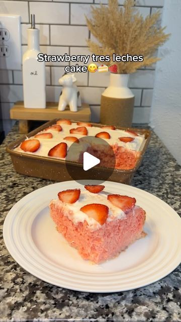 Kathy👩🏻‍🍳🦋 on Instagram: "Strawberry tres leches cake 😋💞🍓 so easy to make 📝 
.
.
.
.
#treslechescake #postres #recetasfaciles #comidamexicana #dessert #cookwithme" Strawberry Tres Leches Cake Recipe, Tortas Mexicanas Recipe, Strawberry Tres Leches Cake, Strawberry Tres Leches, Tres Leches Recipe, Cream Cheese Pound Cake Recipe, Pie Crust Recipe Easy, Tres Leches Cake Recipe, Strawberry Box