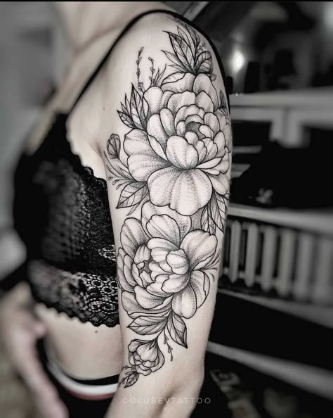 Half Sleeve Tattoo Upper Arm, Indian Feather Tattoos, Tattoo Samples, Floral Tattoo Shoulder, Wolf Tattoo Sleeve, Feminine Tattoo Sleeves, Flower Tattoo Drawings, Beautiful Flower Tattoos, Flower Tattoo Shoulder