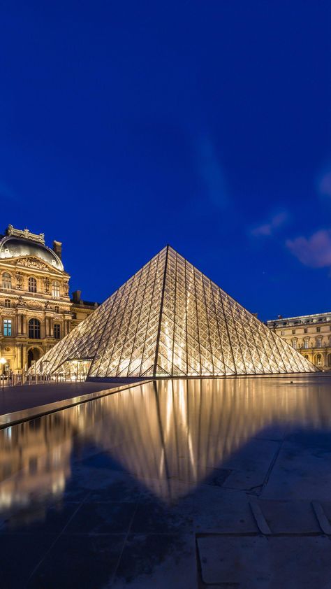 Paris - Louvre. The glass pyramid designed by Pei Ming has become a symbol of the Louvre, adding a new dazzling brilliance to the city of Paris. Pei Ming, France Museum, Glass Pyramid, Affordable Honeymoon, Louvre Pyramid, Skylight Design, Idea Box, City Of Paris, Lake Wanaka