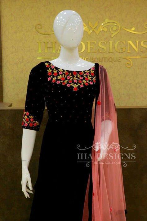 Salwar Neck Designs, Churidar Designs, Simple Kurti Designs, Kurti Embroidery Design, Fashion Design Collection, Long Dress Design, Kurta Neck Design, Salwar Kamiz, Dress Neck Designs