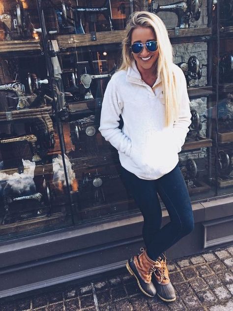 Preppy College Style, Duck Boats, Preppy Mode, Adrette Outfits, Comfy Fall Outfits, College Outfits Winter, Pullovers Outfit, Boating Outfit, Outfit Invierno