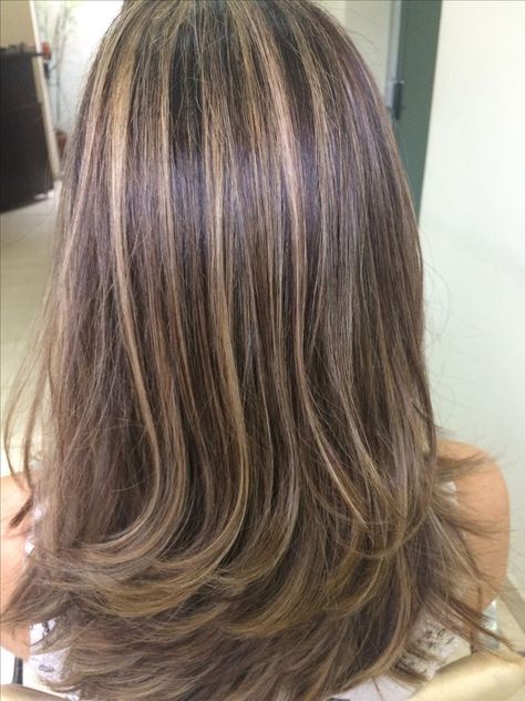 Cabelo Ombre Hair, Haircut Selfie, Photo Hijab, Rambut Brunette, Brown Hair Inspo, Hair Color Streaks, Brunette Hair With Highlights, Hair Streaks, Cute Hairstyle