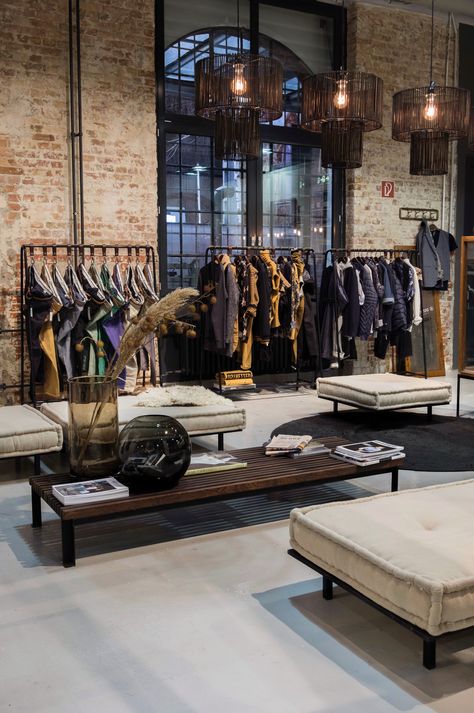 Warehouse Shop Design, Industrial Clothing Store, Bridal Boutique Interior, Shoe Store Design, Fashion Showroom, Industrial Shop, Clothing Store Interior, Retail Space Design, Inside Shop