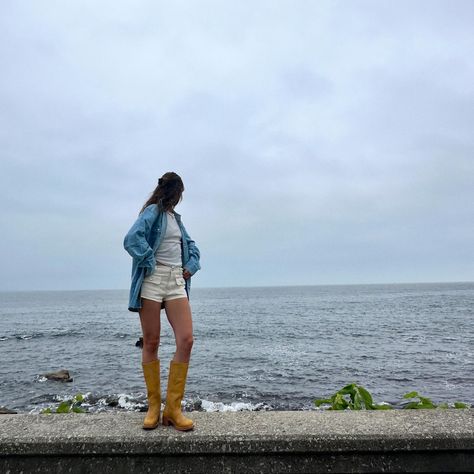 to the sea 🦪 Beach In Fall, Frye Boots Outfit, School Girly, Lauren Aesthetic, Ralph Lauren Aesthetic, September Outfits, Hippie Cowgirl, Texas Western, 2nd Year