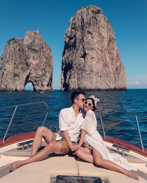 Capri Boat, Digital Nomad Jobs, Extra Petite, Capri Italy, Ig Stories, Foto Pose, Boat Tours, Sorrento, Fotografi Potret