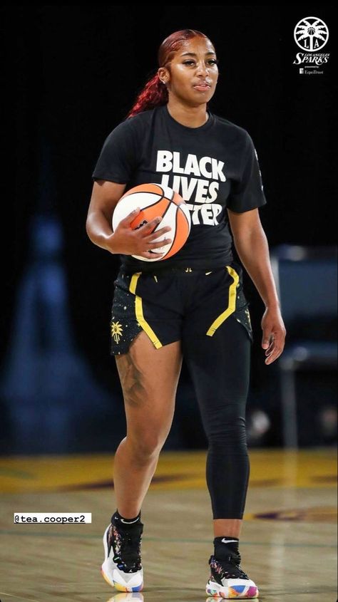 Te’a Cooper, Tea Cooper Basketball, Wnba Women Wallpaper, Tea Cooper, Te'a Cooper, Basketball Girls Outfits, Basketball Pictures Poses, Cool Basketball Wallpapers, Basketball Hairstyles