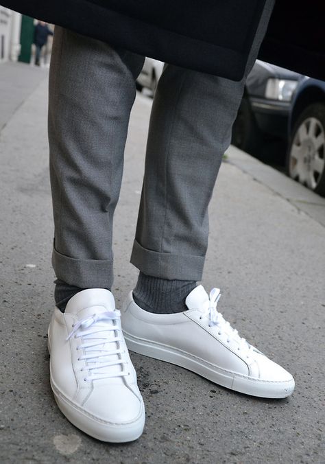 Common Projects.#sneakers Sewing Shoes, Common Projects Achilles, Winter Mode, Common Projects, On Sneakers, Sneakers Men Fashion, White Trainers, Nike Outfits, Sport Sneakers