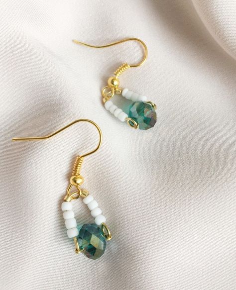 Shoe Earrings, Classic Pearl Earrings, Arch Earrings, Engagement Mehndi Designs, Beaded Earring, Bridal Earrings Drop, Jewelry Photoshoot, Earring Handmade, Spike Earrings