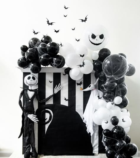 Jack Skellington Party Decorations, Nightmare Before Christmas Balloon Arch, Jack Skellington Birthday Party, Scary Balloons, Nightmare Before Christmas Babyshower, Ghost Balloons, Halloween Fanart, Comic Christmas, Nightmare Before Christmas Party