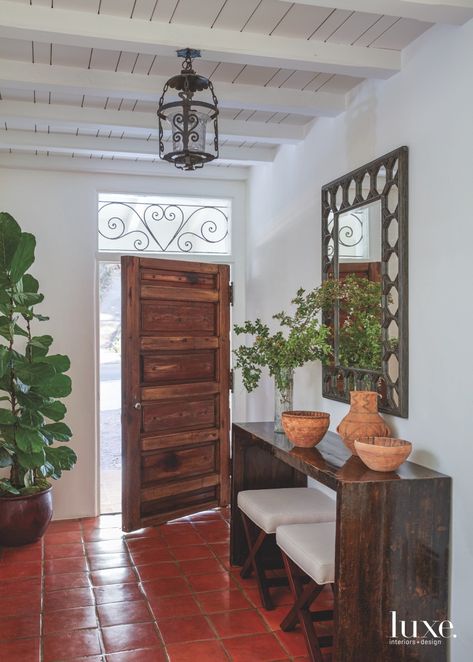 Spanish Style Kitchen Decor, Colonial Revival Interior Design, Colonial Style Living Room, Colonial Revival Interior, Spanish Colonial Decor, Spanish Home Interior, Spanish Style Kitchen, Spanish Colonial Revival, Spanish Modern