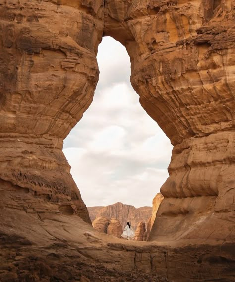 Arabian Aesthetic, Middle East Culture, Desert Tent, Ksa Saudi Arabia, Saudi National Day, Inspirational Backgrounds, Exhibition Display Design, Saudi Arabia Culture, Deserts Of The World