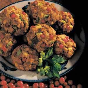 Sausage Stuffing Balls, Stuffing Balls Recipe, Cranberry Stuffing, Traditional Thanksgiving Dinner, Stuffing Balls, Sausage Stuffing, Holiday Side Dishes, Stuffing Recipes, How To Cook Sausage