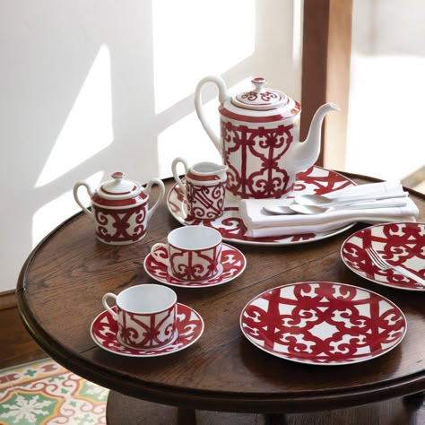 Hermes Plates, Red Dinnerware, Fish Platter, Luxury Dinnerware, Coffee Cups And Saucers, Appetizer Plates, Square Plates, Cups And Saucers, Dream Houses