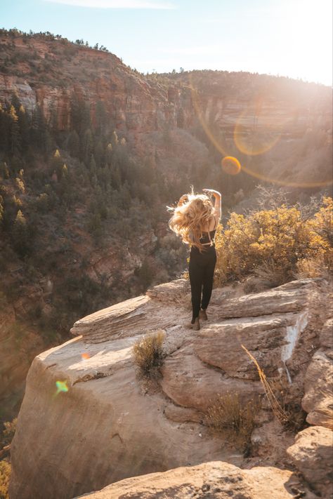 Hiking Astethic Pictures, Hair Ideas Brunette, Hair Ideas Brown, Backpacking Photos, Explorer Archetype, Explorer Aesthetic, Desert Explorer, Utah Hair, Hair Inspo Blonde