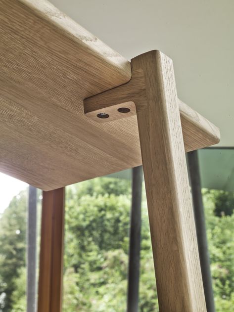 Wood Joinery Detail, Details Furniture, Atrium Design, Timber Dining Table, Joinery Details, Japanese Furniture, Wood Joints, Woodworking Inspiration, Woodworking Joints