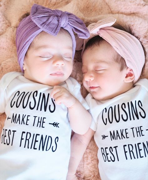 Newborn Cousin Pictures, Aunt Niece Photo Shoot, Baby Cousins Photoshoot, Cousins Photo Shoot, Cousin Photoshoot Ideas, Cousin Photos, Cousin Photo Shoots, Cousin Pictures, Sister Photoshoot