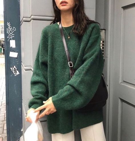 Soft Tomboy Aesthetic, Soft Tomboy, Emerald Outfit, Genderfluid Outfits, Emerald Green Outfit, Winter Vacation Outfits, Tomboy Aesthetic, Tomboy Chic, Outfit Korean