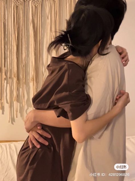 Korean Hug Couple, Ullzang Couples Kiss, Ulzzang Couple Cuddle, Soft Cuddling Aesthetic, Back Hug Couple, Silly Couples, Hugs Couple, Back Hug, Korean Photo