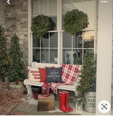 Christmas Porches, Christmas Outdoors, Christmas Crafty, Outdoor Deco, Christmas Tours, Christmas Front Porch, Christmas Kitchen Decor, Christmas Interiors, Christmas Porch Decor