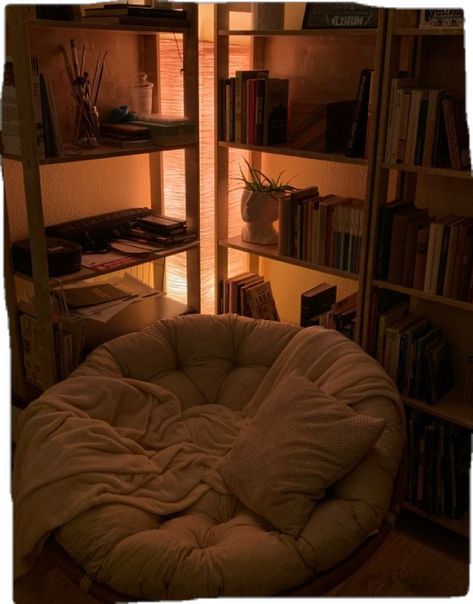 Bookshelf Apartment Small Spaces, Reading Corner Inspo Bedroom, Small Reading Nook Cozy Corner Bean Bag Chairs, Comfy Nook Ideas, Book Corner Ideas Bedroom Cozy Nook, Book Nook Small Spaces, Small Reading Nook Cozy Corner Bedrooms, Cozy Corner Office, Cozy Room Corner