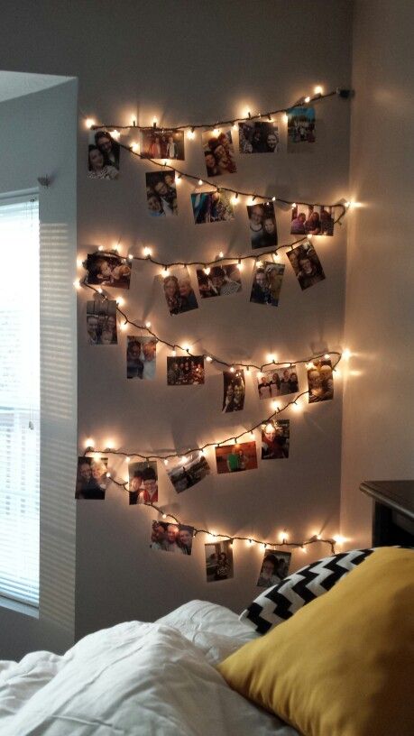 Lighted photos Photo Light Room Decor, Aesthetic Room Decor Photo Wall, Room Ideas Aesthetic Photo Wall, Photo Wall Inspo Bedroom, Teen Room Wall Ideas, Photo Wall With Lights, Bedroom Photo Wall Ideas, Decorate Room Ideas, Cute Room Decorations