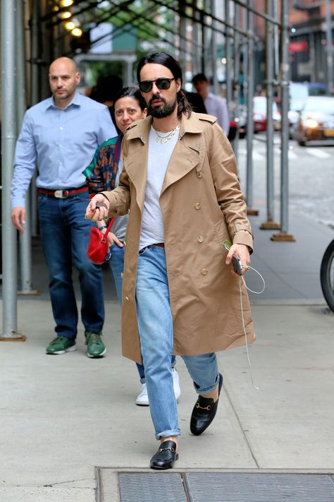 Gucci Outfit Men, Gucci Street Style, Gucci Loafers Men, Shia Labeouf Style, Gucci Loafers Outfit, Princetown Gucci, Loafers Men Outfit, Day In New York City, Skate Fashion