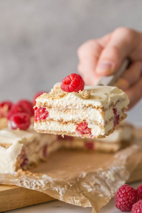 Raspberry Icebox Cake - Lovely Little Kitchen Coconut Icebox Cake, Raspberry Icebox Cake, Ice Box Cake, Icebox Desserts, Icebox Cake Recipes, Creamy Pudding, Raspberry Coconut, Chocolate Graham Crackers, Quick Easy Desserts