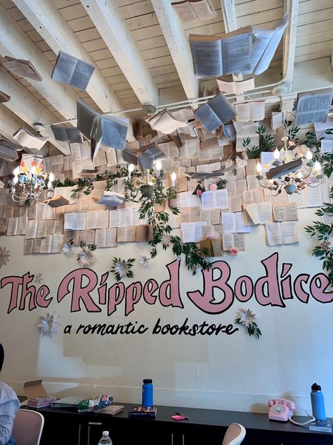 Best Book Stores In The Us, The Ripped Bodice Bookstore, Romance Book Store, Used Bookstore Ideas, Book Store Ideas, Bookstore Ideas, Bookshop Café, Book Girlies, Bookstore Design