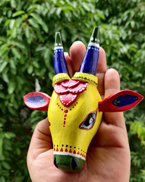 Wood and acrylic paint Cow Head Painting, Hindu Motifs, Wooden Cow Head, Cow Head Decor, Diy Pallet Wall Art, Lippon Art, Cardboard Art Sculpture, Craft From Waste Material, Paper Mache Animals