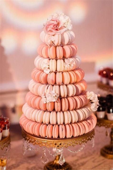 macaroon tree instead of a wedding cake Blush Color Wedding Dress, Macaroon Wedding Cakes, Macaroon Tower, 2016 Wedding Trends, Wedding Macarons, Buffet Dessert, Macaron Tower, Wedding Cake Alternatives, Traditional Wedding Cakes