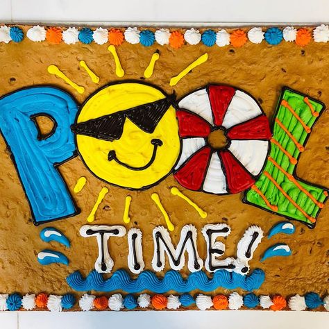 Great American Cookie Cake Designs Birthday, Pool Party Cookie Cake, Summer Cookie Cake Ideas, Summer Cookie Cake Designs, Summer Cookie Cake, Summer Cake Designs, Cookie Cake Icing, Mini Cookie Cake, Dq Cake