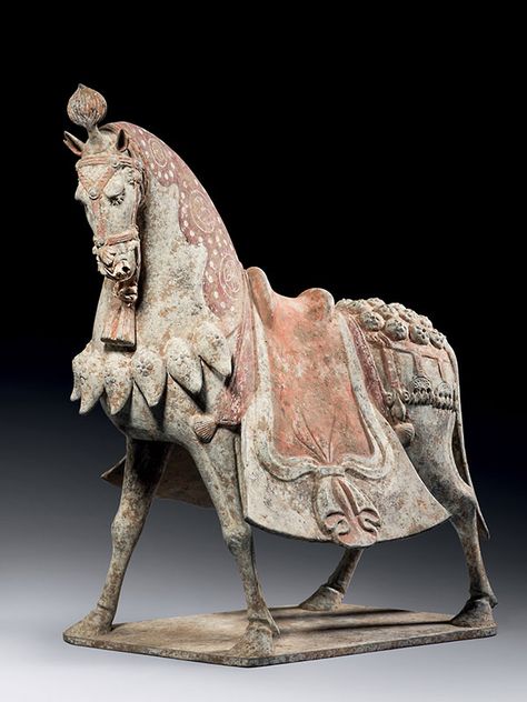 Antique Artifacts, History Chanel, Chinese Statue, Antique Horse, Horse Artwork, Chinese Pottery, Animal Sculpture, Horse Sculpture, Ceramic Animals