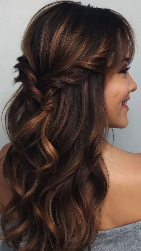 Discover the latest fall hair trends for 2024 including blonde short cuts braids Brunette curly styles colors bangs and red hues Stay on-trend with the hottest hairstyles of 2024 Braids Brunette, Hottest Hairstyles, Curly Styles, Autumn Hair, New Hair Trends, Blonde Short, Hair Flow, Fall Hair Trends, Crown Braid