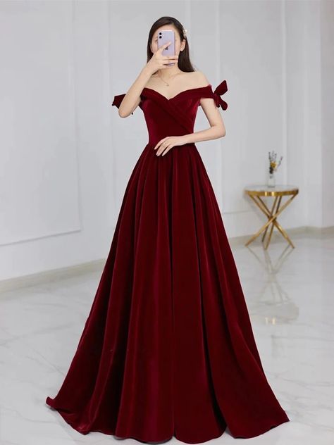 Prom Dress Velvet, Flower Girl Dresses Country, Velvet Bridesmaid Dress, Velvet Bridesmaid, Velvet Bridesmaid Dresses, Mismatched Bridesmaids, Mismatched Bridesmaid Dresses, Wedding Dresses With Flowers, Dress Velvet