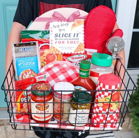 Pizza Gift Basket, Gift Basket For Teacher, Dinner Gift Basket, Make A Gift Basket, Raffle Gift Basket Ideas, Gift Basket Diy, Silent Auction Basket, Nacho Average Teacher, Auction Gift Basket Ideas