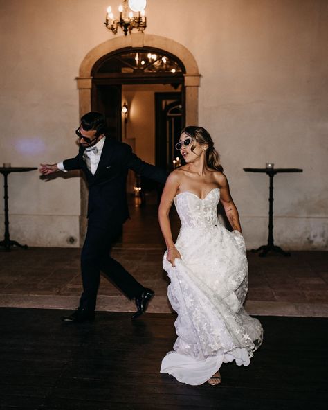 That Bride & Groom entrance like they own the place😎 @inesrochinha & @tomasvalbom venue: solardepancas WP: @anacoelhoduarte_weddings #wedding #weddingportugal #brides #voguewedding #brideandgroom #weddingentrance #portugal🇵🇹 #destinationweddings #weddingispiration Vogue Wedding, Portugal Wedding, Wedding Entrance, May 23, Bride And Groom, Wedding Photo, Bride Groom, Destination Wedding, Entrance