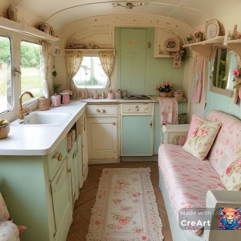 Cute Camper Interior, Shabby Chic Caravan, Shabby Chic Campers, Caravan Living, Vintage Trailer Interior, Bus Ideas, Camper Interior Design, Vintage Camper Remodel, Camping Caravan