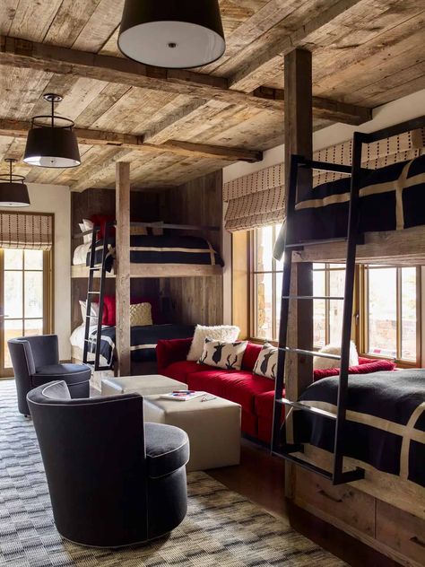 Tour a warm and inviting ski chalet nestled in Montana's snowy peaks Cabin Bunk Room, Modern Ski House, Montana Cabin, Ski House Decor, Ski Cabin, Bunk Rooms, Ski House, Ski Chalet, Ski Lodge