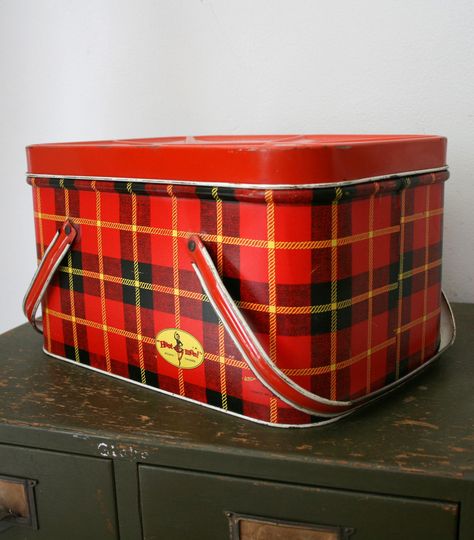 Vintage Plaid Tin Basket Tin Basket, Picnic Box, Vintage Picnic Basket, Vintage Picnic, Company Picnic, The Great, Metal Baskets, Picnic Time, Vintage Camping