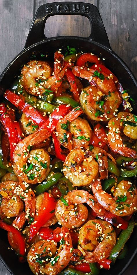 Sweet Chili Shrimp and Bell Peppers in a small cast-iron pan Shrimp With Bell Peppers, Shrimp And Peppers, Shrimp Peppers, Julia's Album, Recipe With Shrimp, Sweet Chili Shrimp, Chili Shrimp, Shrimp And Vegetables, Bell Pepper Recipes