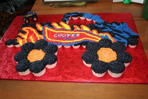 monster truck cupcake cake - Google Search Monster Truck Cupcake Cake, Truck Cupcake Cake, Blaze Birthday Cake, Cupcake Monster, Monster High Cupcakes, Monster Truck Cupcakes, Monster Truck Cookies, Truck Cupcakes, Monster Jam Birthday