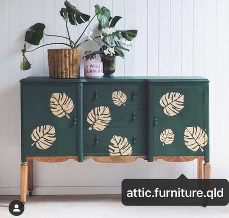 Green And Gold Furniture, Geometric Painted Furniture, Stenciled Furniture Diy, Attic Furniture, Amsterdam Green, Green Chalk Paint, Upcycle Home, Furniture Stencil, Up Cycle