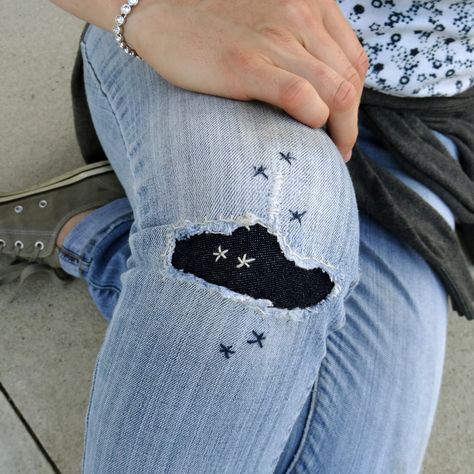 Visible Mending - Cannonball on jeans: patch plus accent stars Ripped Jeans Patch Ideas, Patch Knee Holes In Jeans, Jean Patches Ideas, Jean Mending, Repair Jeans, Diy Jeans, Denim Repair, Mending Clothes, Repair Clothes